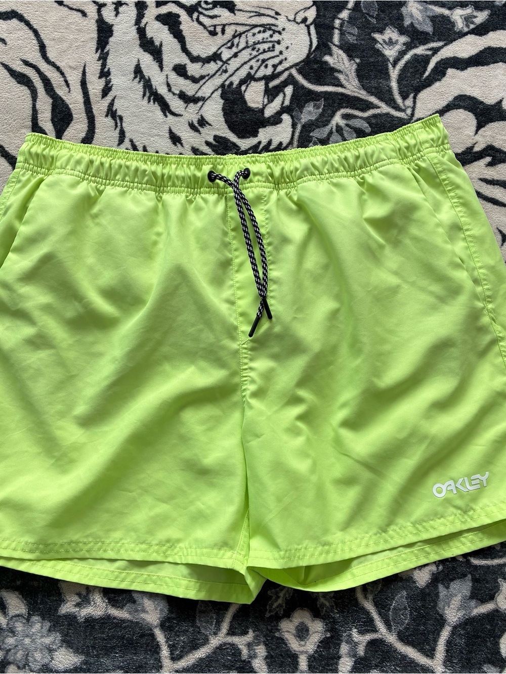000 - OAKLEY NEON YELLOW/GREEN HYDROLIX ATHLETIC BOARD SHORTS